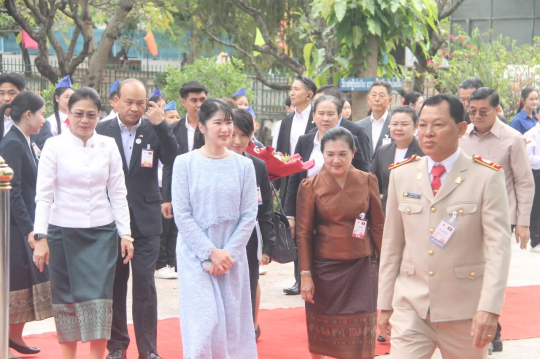 Japan’s Princess Aiko Visits Vientiane Secondary School